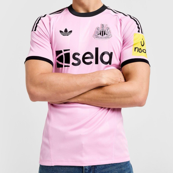 Newcastle United 2025/26 Goalkeeper Pink Shirt Soccer Jersey