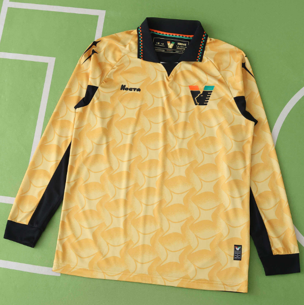 Venezia 2025/26 Goalkeeper Long Sleeved Gold Shirt Soccer Jersey